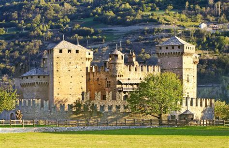 TOUR DELLA VALLE D AOSTA E I SUOI CASTELLI Aosta Valle D Aosta DLT