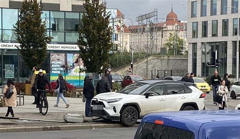 Auto Wjecha O Na Chodnik Gazeta Wroc Awska