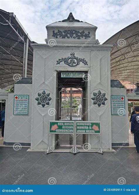 Sunan Ampel Tomb Entrance Gate Surabaya 2021 Editorial Photo Image