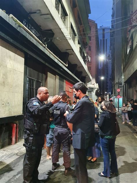 Desocupação de prédio no Centro do Rio gera confusão entre PMs e