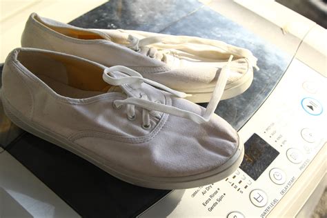 Cleaning: How To Clean White Shoes