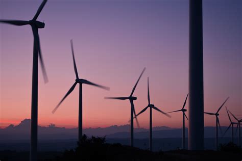 Fotos gratis puesta de sol molino viento máquina turbina eólica