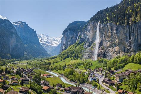 Valle di Lauterbrunnen con le sue 72 cascate è un paradiso per gli