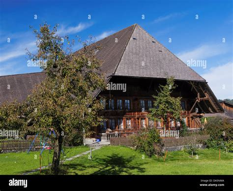 Farmhouse Farm Emmental House Home Fotos Und Bildmaterial In Hoher