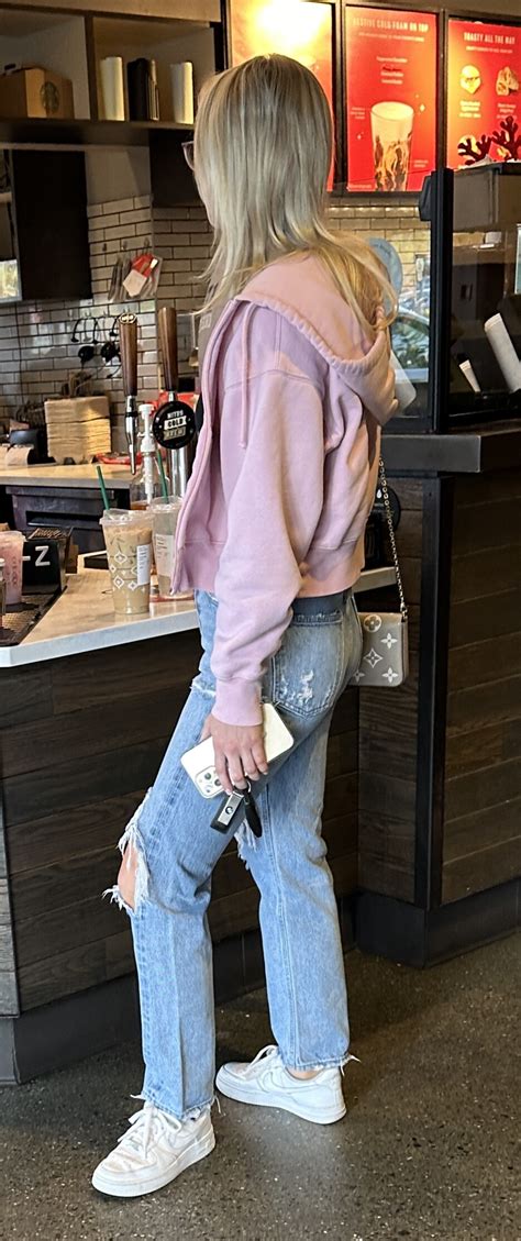 Super Sexy MILF And College Offspring With Nice Tight Asses In Jeans Tight Jeans Forum