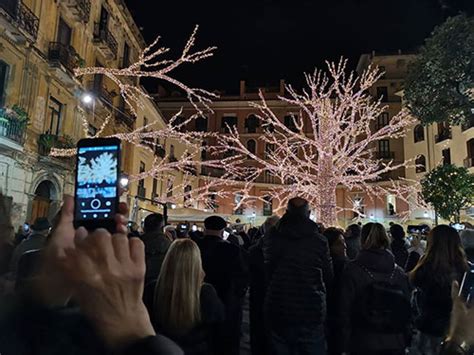 Luci D Artista Una Sola Offerta Presentata Il Giornale Di Salerno It