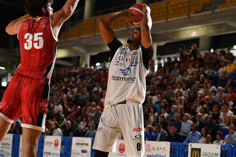 Olimpia Milano On Twitter Pesaro Ha Giocato Un Grande Primo Tempo Con