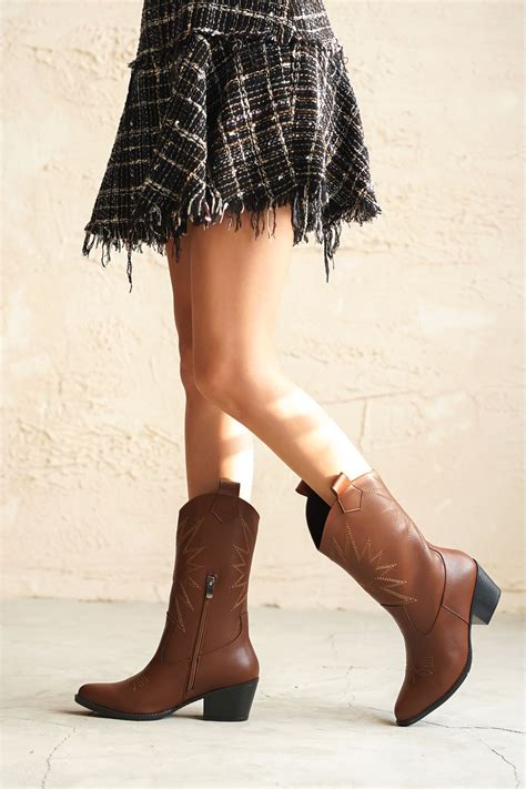 Kad N Costa Kovboy Izme Nude Moda Adam Kad N Ayakkab Modas N N Yeni Adresi