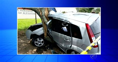 G1 Motociclista Tenta Ultrapassagem E Morre Atropelado Por Caminhão