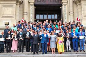 Alcalde De Pucusana Recibi Premio Nacional Ambiental Antonio Brack Egg