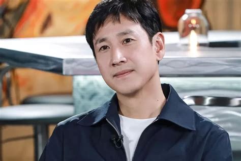 Lee Sun Kyun Umur Berapa Ini Biodata Dan Profil Aktor Yang Ditemukan