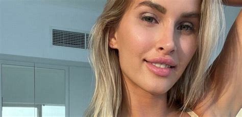 Tattoo Model Goes Completely Naked In Bath To Flaunt Jaw Dropping Ink I Know All News