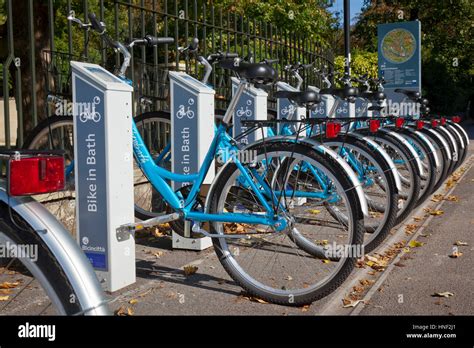 Ciclo de alquiler estacionado fotografías e imágenes de alta resolución