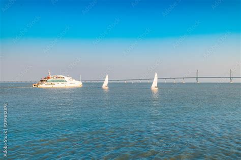 The seaside view of the Zhuhai section of the Hong Kong-Zhuhai-Macao ...