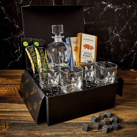 Home Wet Bar Twist Whiskey Decanter Set With Engraved Ebony T Box