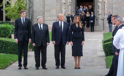 Hijo Menor De Trump Barron Aparece En Funeral De Su Abuela El Nuevo