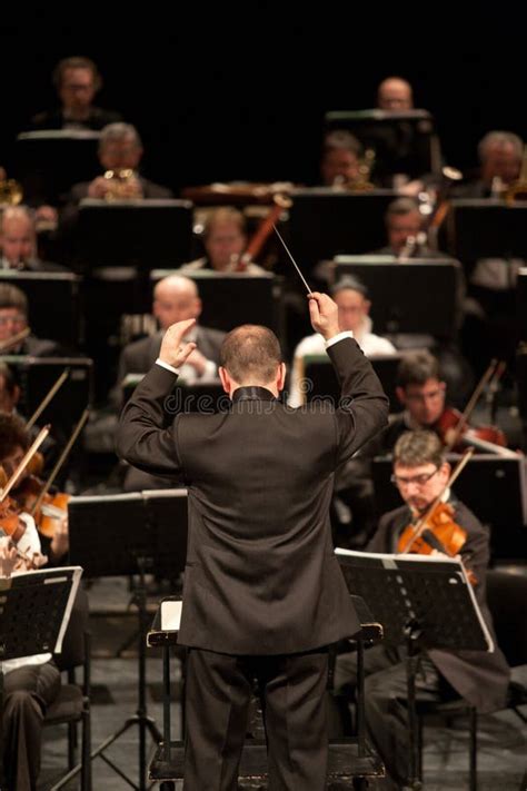 Das MAV Symphonische Orchester Führt Durch Redaktionelles Stockbild