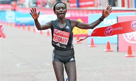 Mary Keitany breaks women-only marathon world record in London - AW