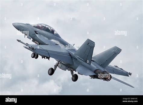 Boeing Fa 18 Super Hornet Despegue Fotografía De Stock Alamy