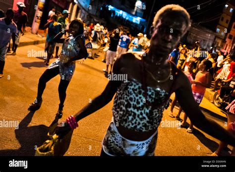 Un Travesti Brasileño Realiza Durante El Desfile De Carnaval En La