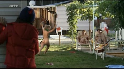 Naked Géraldine Martineau in La Fonte des neiges