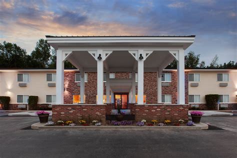 AmericInn by Wyndham Petoskey | Petoskey, MI Hotels