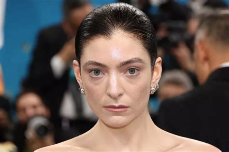 Lorde Faces Backlash After Weird Comment About Pamela Anderson S Controversial Sex Tape The