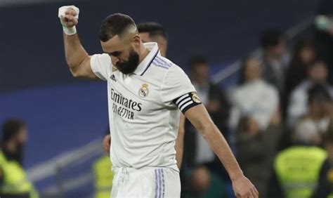 Real Madrid Karim Benzema Sort Du Silence Linformation Quilibr E