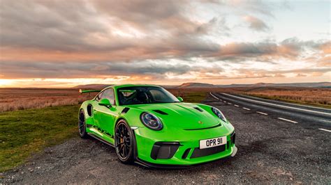 Download Green Car Car Porsche Porsche 911 Vehicle Porsche 911 Gt3 Rs 4k Ultra Hd Wallpaper