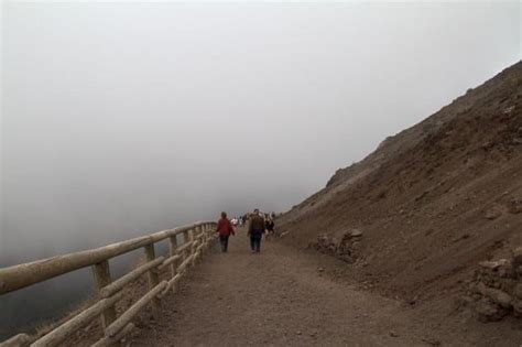 Hiking Mt. Vesuvius, Italy | njHiking.com