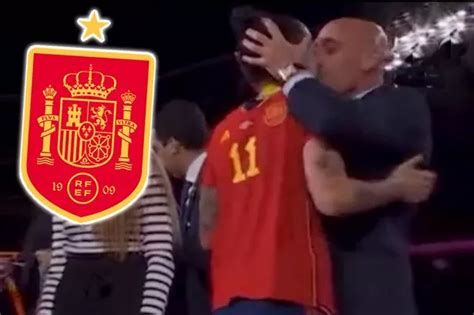 Spanish Fa Creep Criticised For Grabbing Crotch Next To Queen And