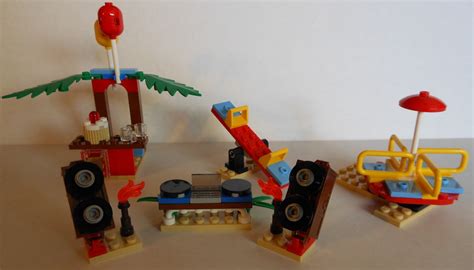 Toni Builds With LEGO SpongeBob Bikini Bottom Undersea Party REVIEW