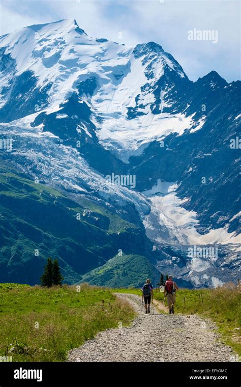 Alpen Berge Wandern Fotos Und Bildmaterial In Hoher Aufl Sung Alamy