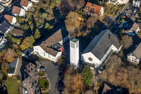 Lüdenscheid von oben Kirchengebäude der Kirche Maria Königin in