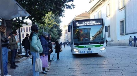 Parcheggi E Bus Gratuiti Per Il Natale In Centro A Pavia La Provincia