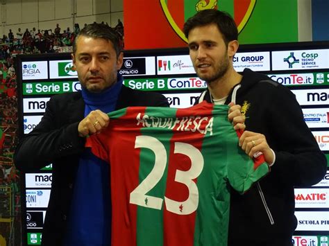 Ternana Lex Rossoverde Robert Acquafresca Appende Gli Scarpini Al