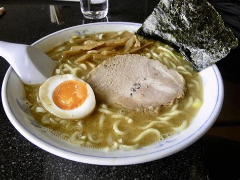 らーめん萬亀秋田県秋田市山王の味噌濃厚 秋田・筋肉酒店のラーメン食ったら上げマッスル！