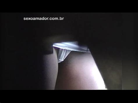 Voyeur Filma Bragas Morenas Calientes Debajo De Las Escaleras Xvideos