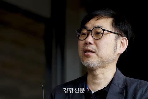 검찰 ‘김건희 여사 명품백 수사에 속도···최재영 목사 고발한 시민단체 대표 조사