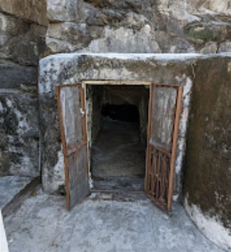 Shri Saptarishi Agastya Muni Cave, Nag Pahad, Pushkar, Rajasthan ...