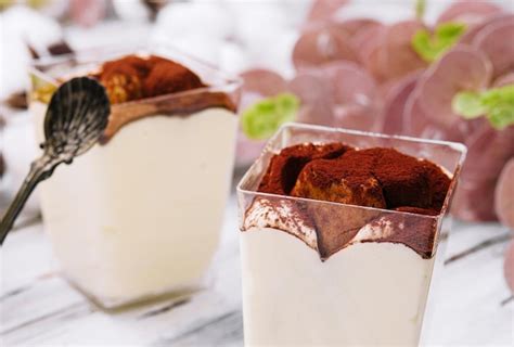 Tiramisu De Sobremesa Italiana Tradicional Em Um Copo Foto Premium