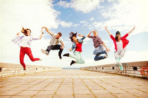 Concepto De Verano Deporte Baile Y Estilo De Vida Adolescente Grupo