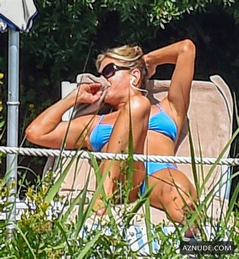 Jennifer Aniston Sexy Toned Bikini Body By The Pool In Portofino AZNude