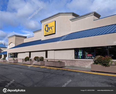 Redmond Usa Circa March 2021 Angled Street View Qfc Grocery — Stock ...