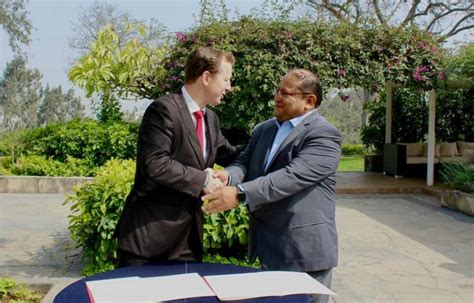 Embajada Británica y H2 Perú firman memorando para promover el uso