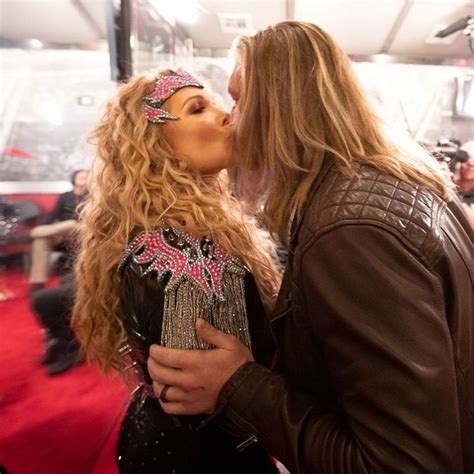 Edge giving his wife Beth Phoenix a kiss backstage in 2022 | Beth ...