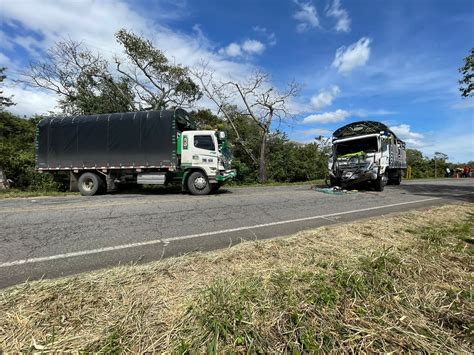 Violenta ColisiÓn Entre Dos Camiones Deja Un Conductor Herido El Nuevo Oriente