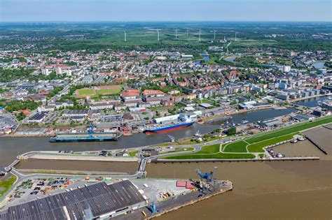 Luftbild Bremerhaven Stadtansicht Am Ufer Des Flu Verlaufes Der Weser