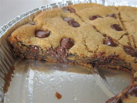 Review Pizza Hut Ultimate Hershey S Chocolate Chip Cookie