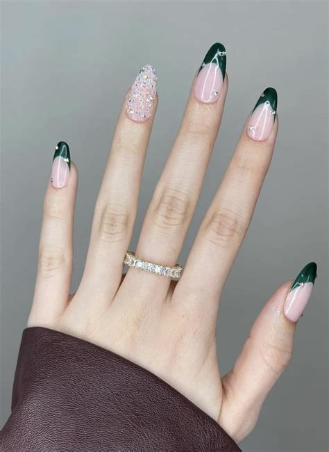 19 Gorgeous Emerald Green Nails Youll Want To Copy